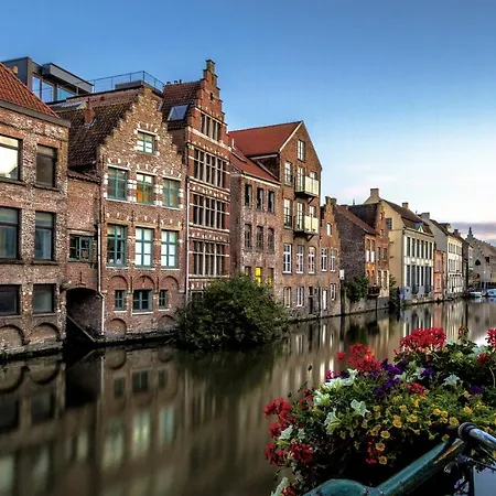 Burgstraat 17 In Exclusive Patrician House In Medieval Bed & Breakfast Gent